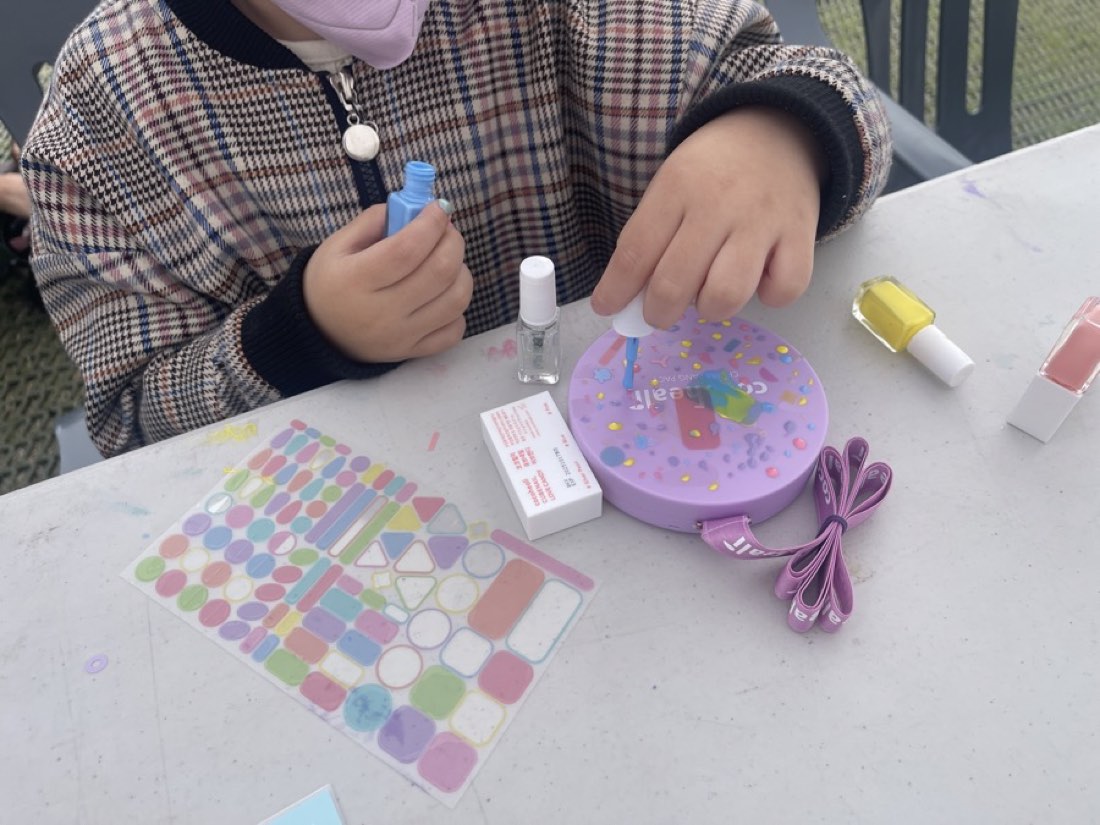 큐브네일로 팩트를 꾸미는 아이